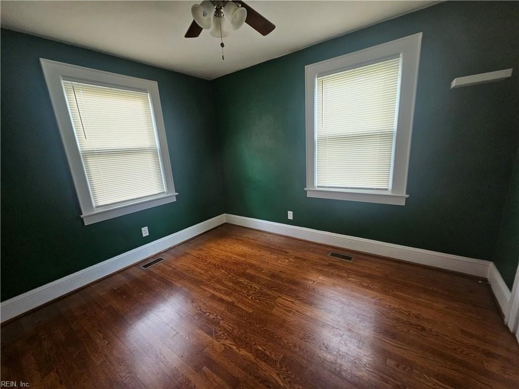 2615 Somme Ave - Photo 4 of 9