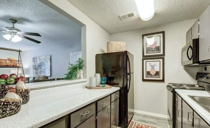 2532 Central Dr - Photo 2 of 10