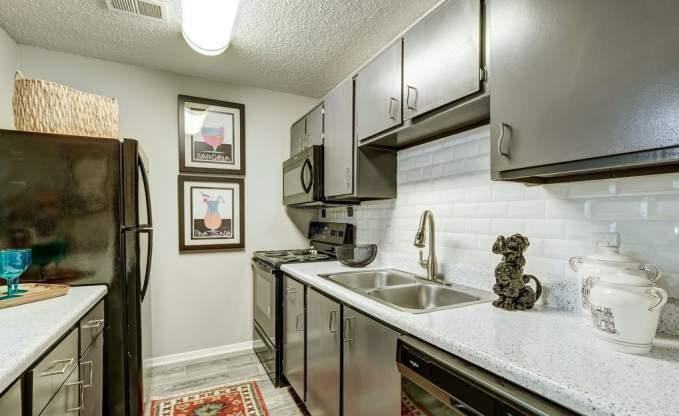 2532 Central Dr - Photo 3 of 10