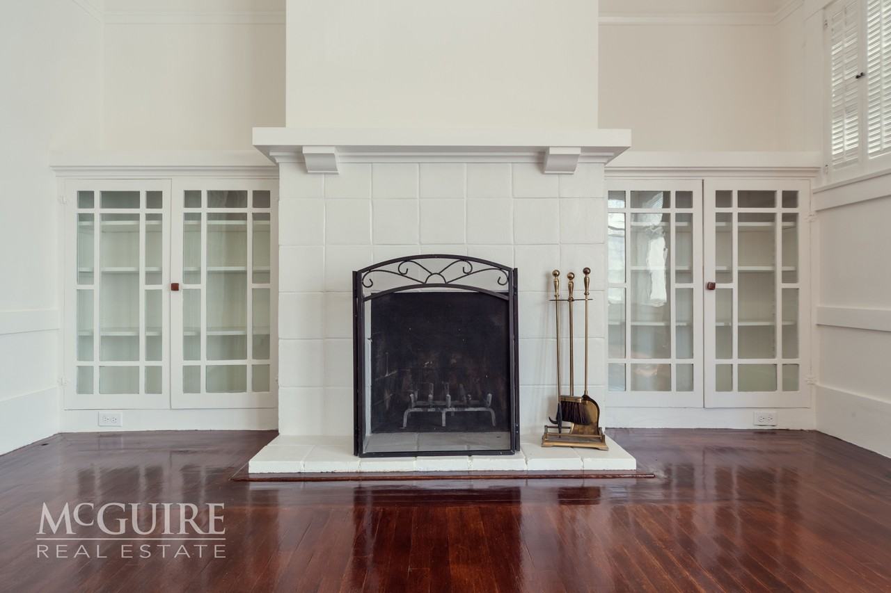 911 Broderick St - Photo 2 of 19