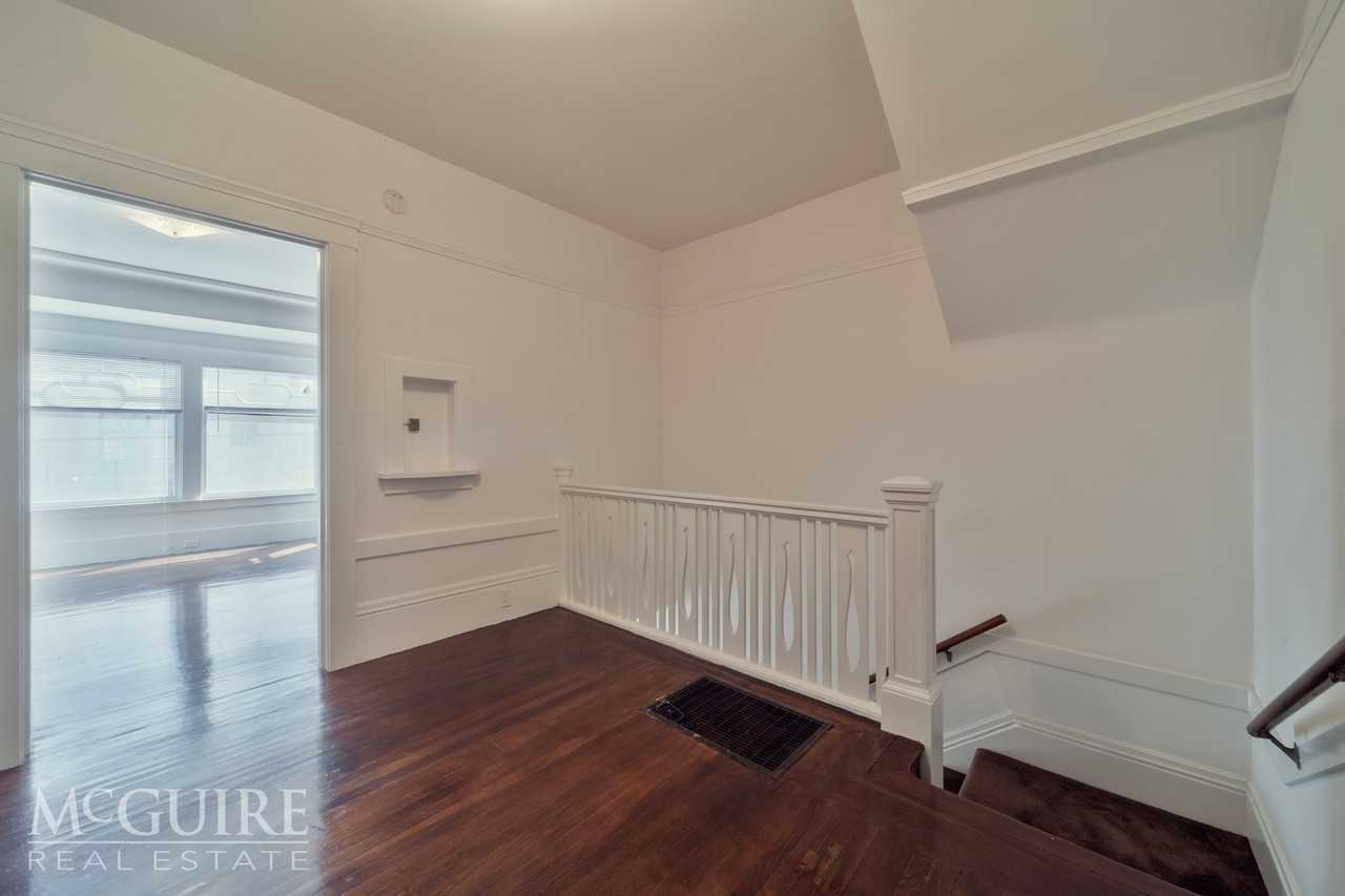 911 Broderick St - Photo 3 of 19