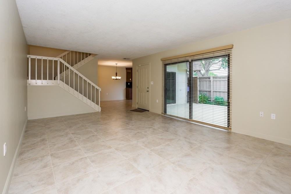 818 8th Ct - Photo 3 of 21