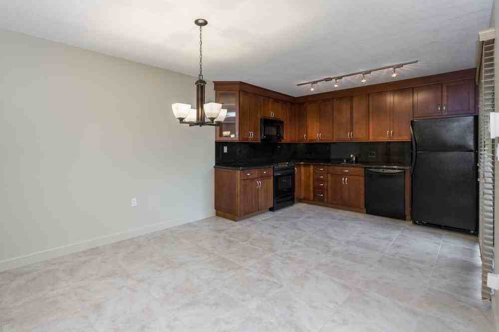 818 8th Ct - Photo 4 of 21