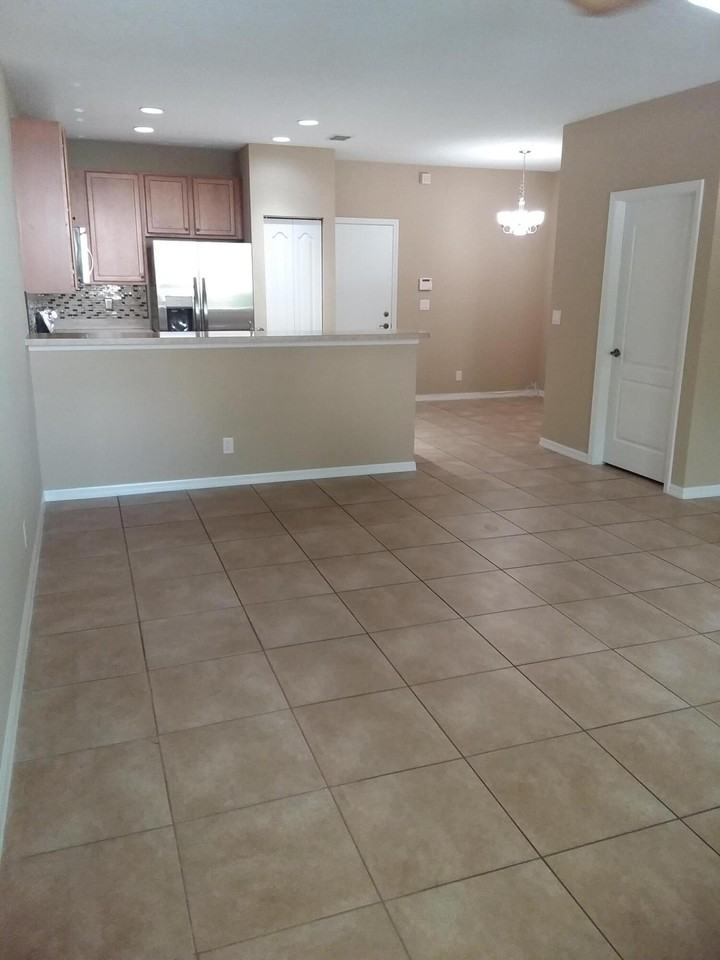 2410 Se Union Park Dr - Photo 3 of 33