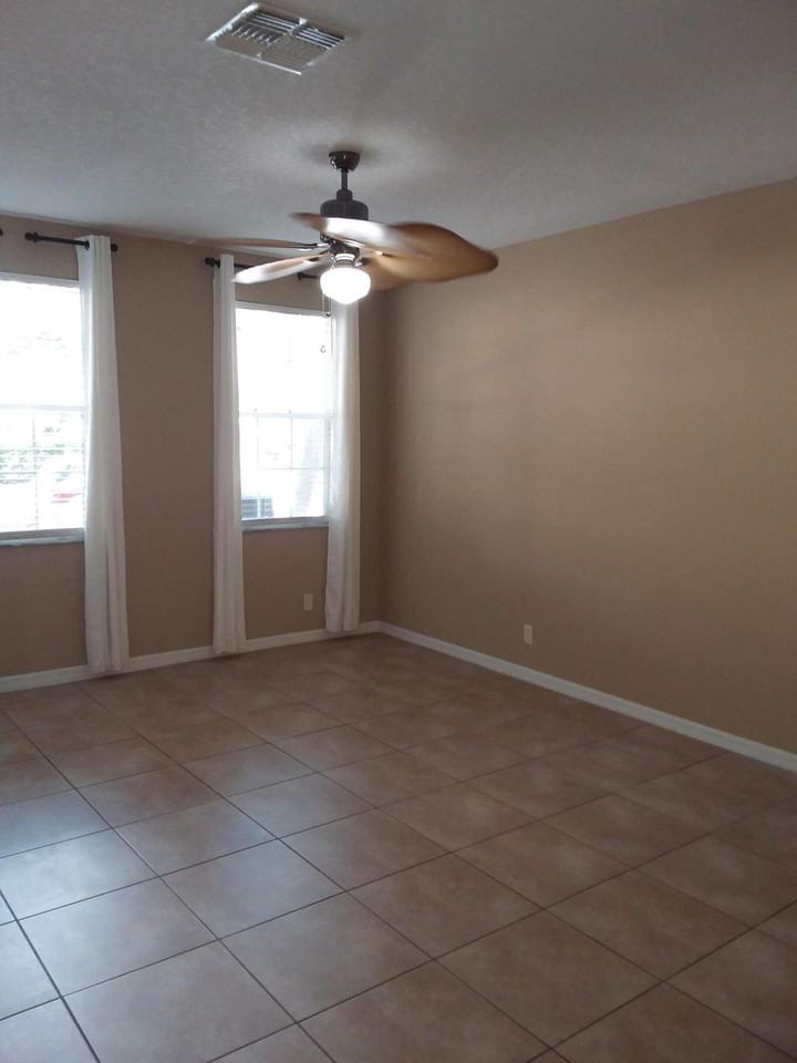 2410 Se Union Park Dr - Photo 4 of 33