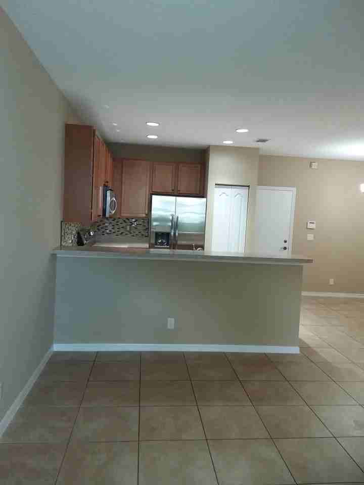 2410 Se Union Park Dr - Photo 5 of 33