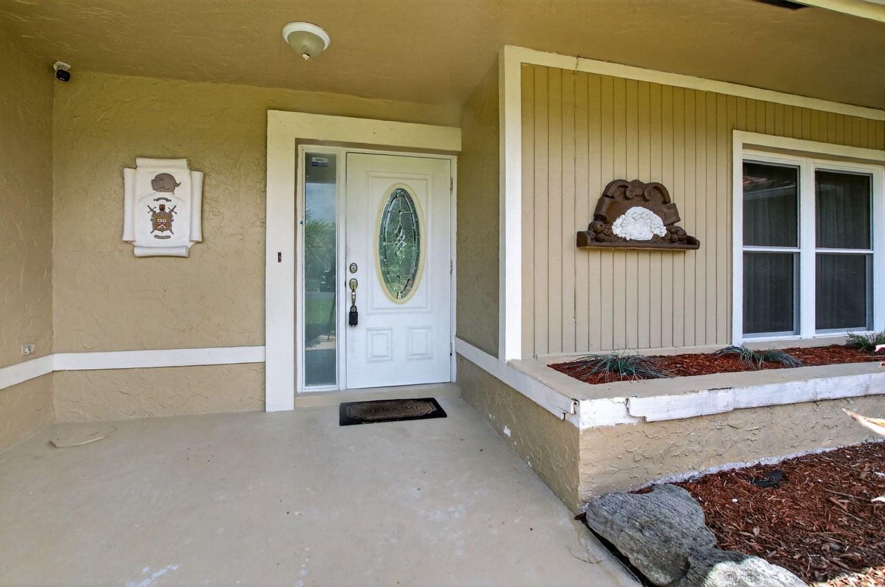 10305 Crosswind Rd - Photo 3 of 50