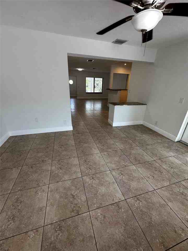 230 Ne 21st St - Photo 2 of 19