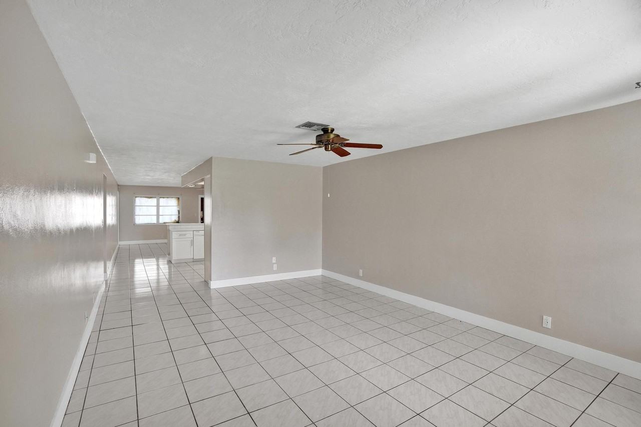 70107012 Nw 78th Ave - Photo 5 of 39