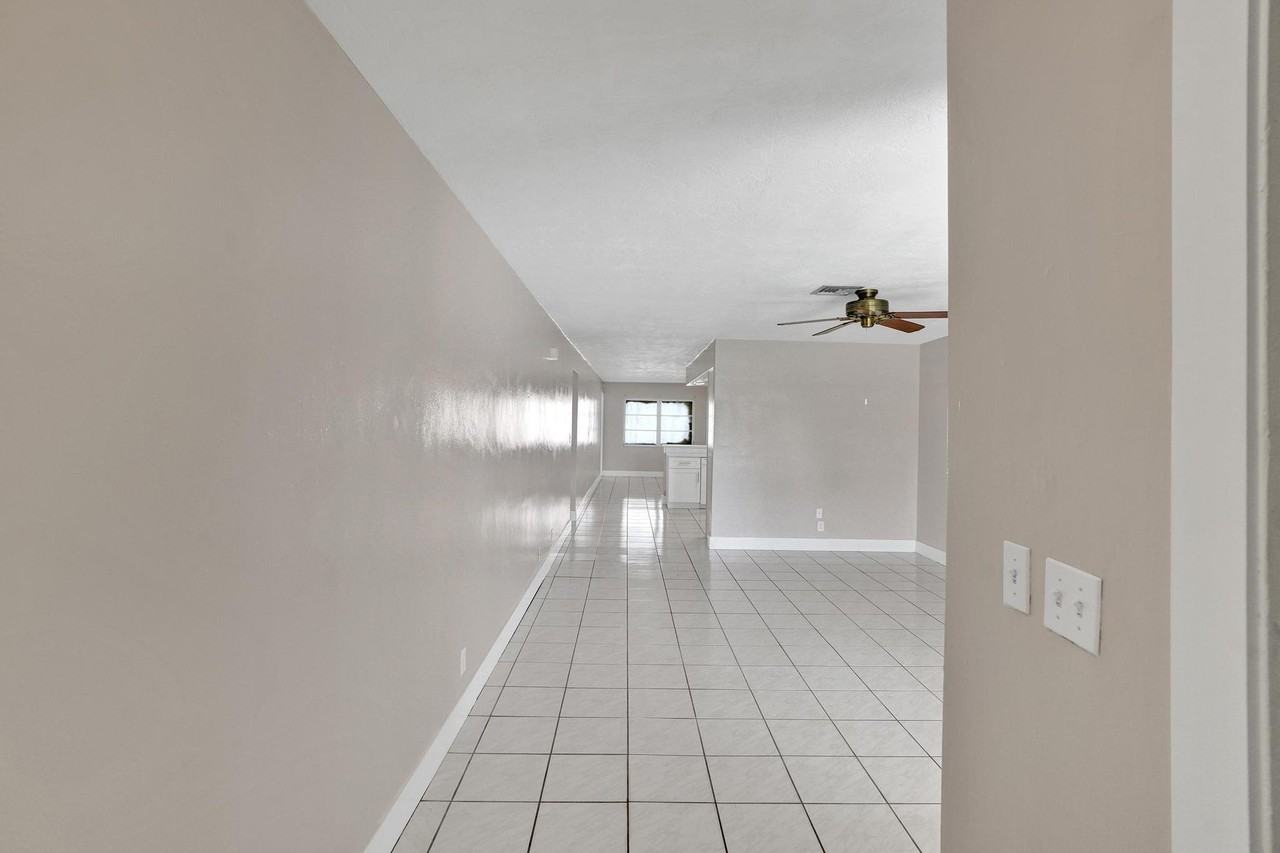 70107012 Nw 78th Ave - Photo 6 of 39