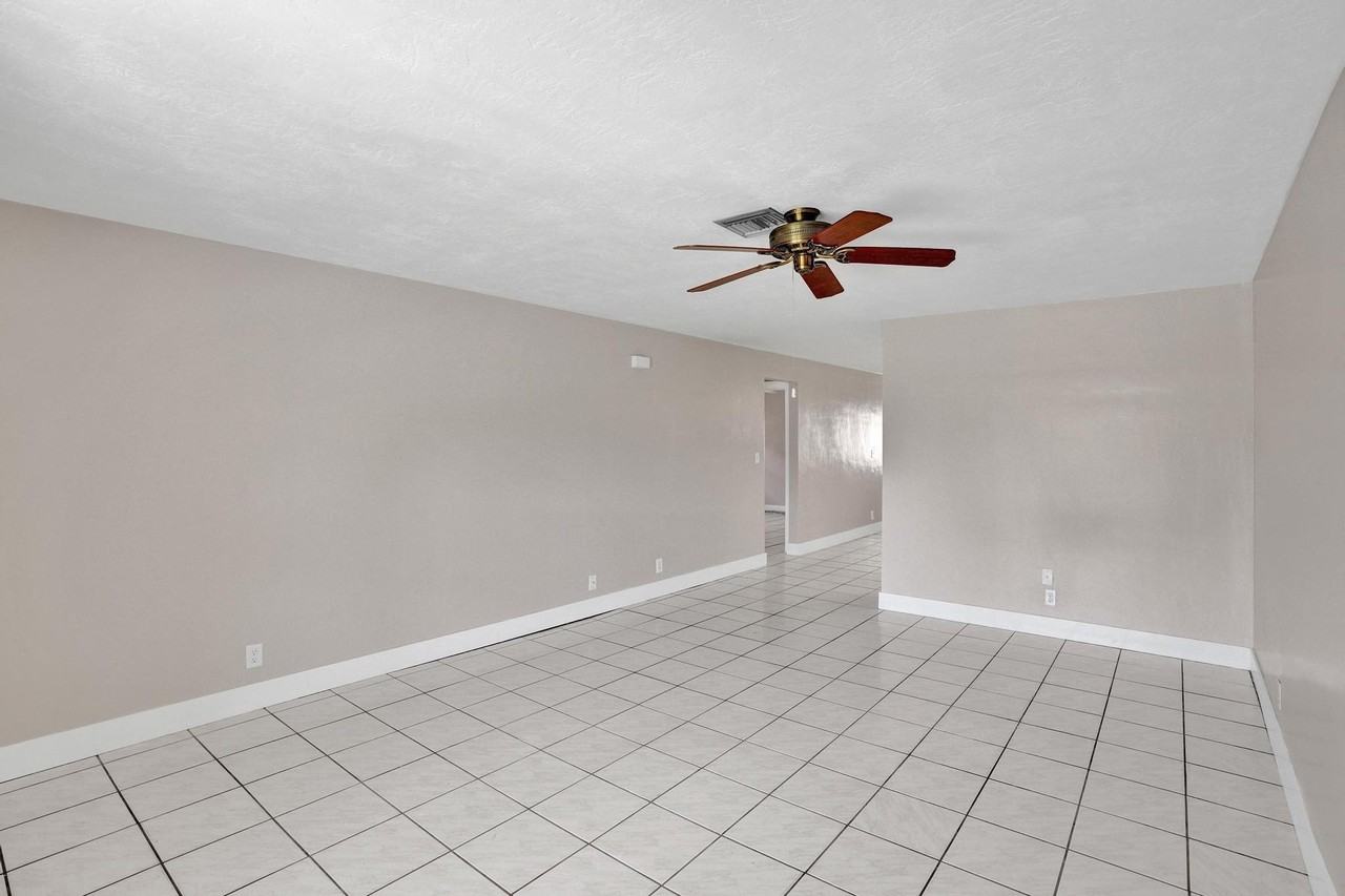 70107012 Nw 78th Ave - Photo 7 of 39