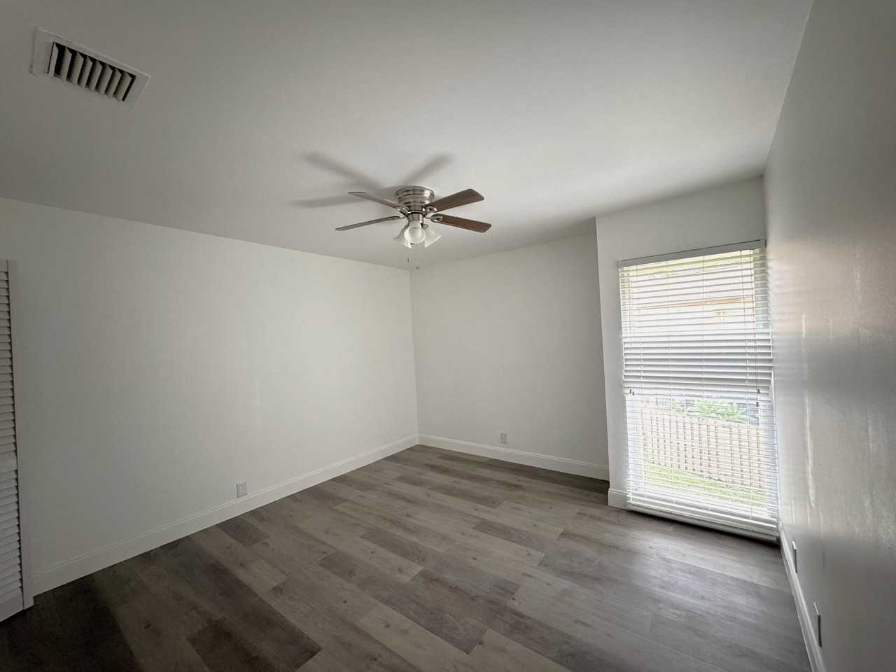 855 Nw 80th Way #6 - Photo 5 of 10