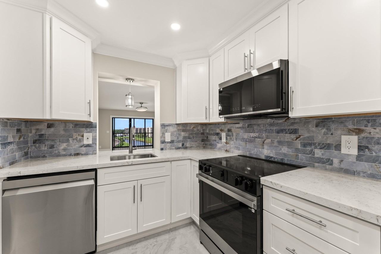 14476 Amberly Ln #704 - Photo 3 of 27