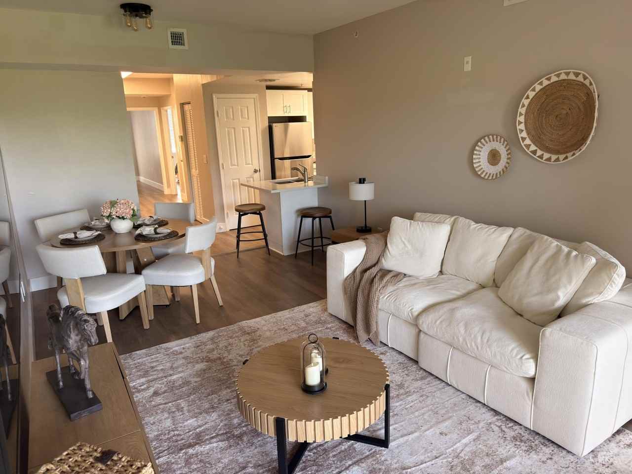 2060 Greenview Shores Blvd - Photo 3 of 24
