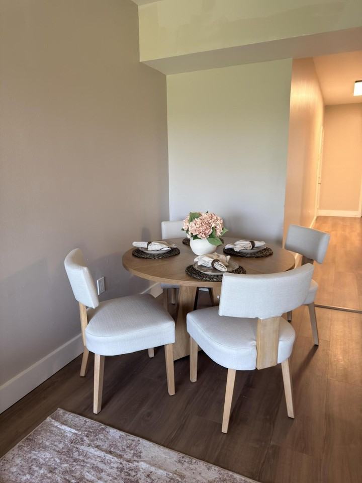 2060 Greenview Shores Blvd - Photo 5 of 24