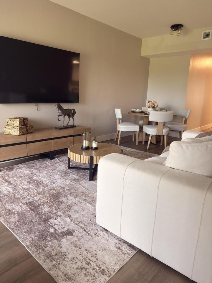 2060 Greenview Shores Blvd - Photo 6 of 24