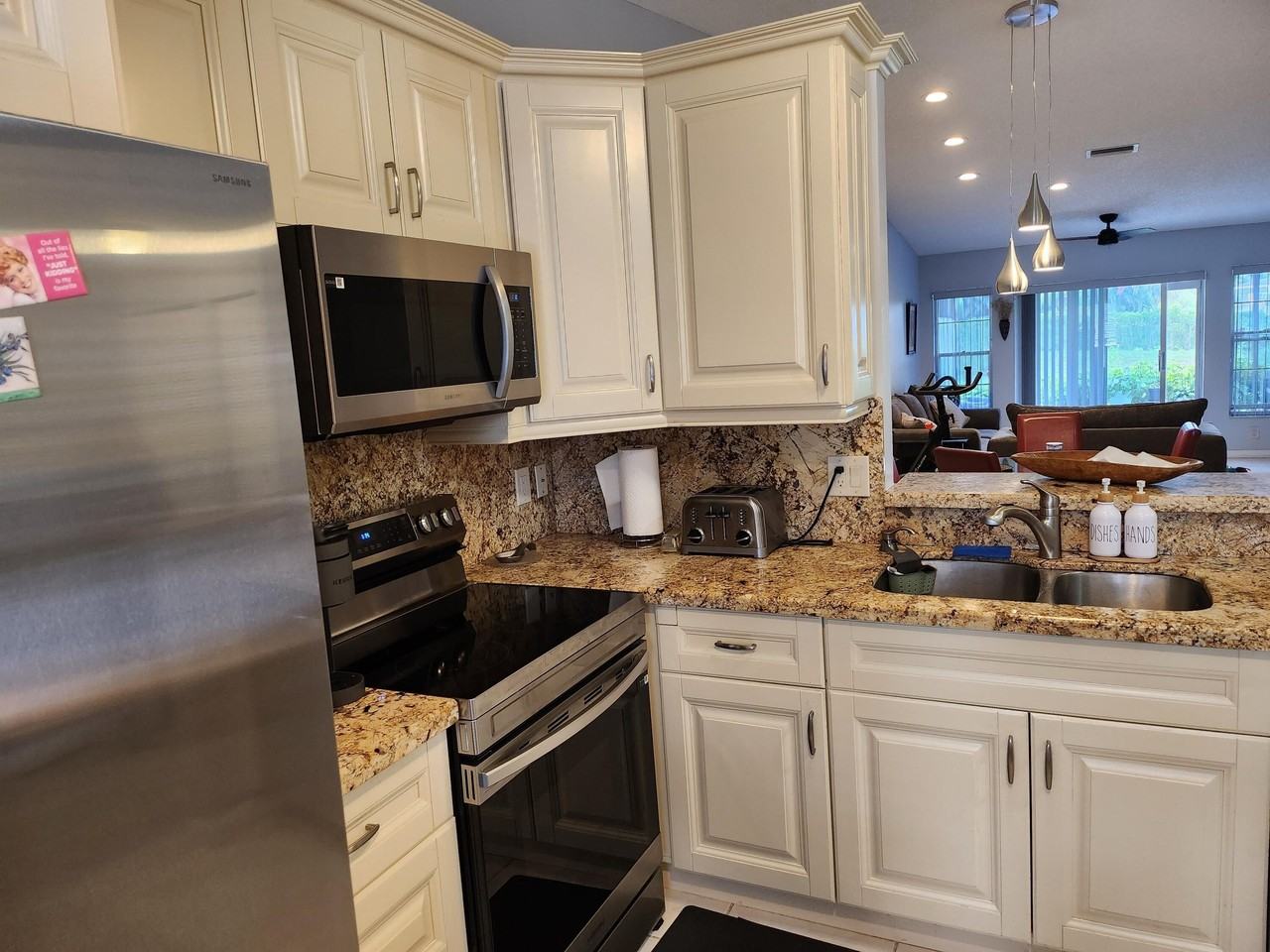 8951 Sunnywood Pl #B - Photo 4 of 48
