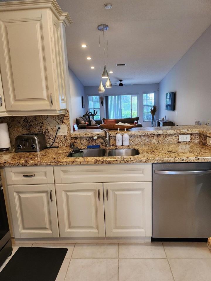 8951 Sunnywood Pl #B - Photo 5 of 48