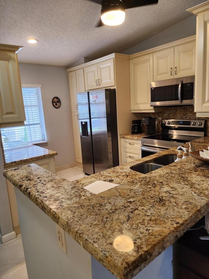 8951 Sunnywood Pl #B - Photo 7 of 48