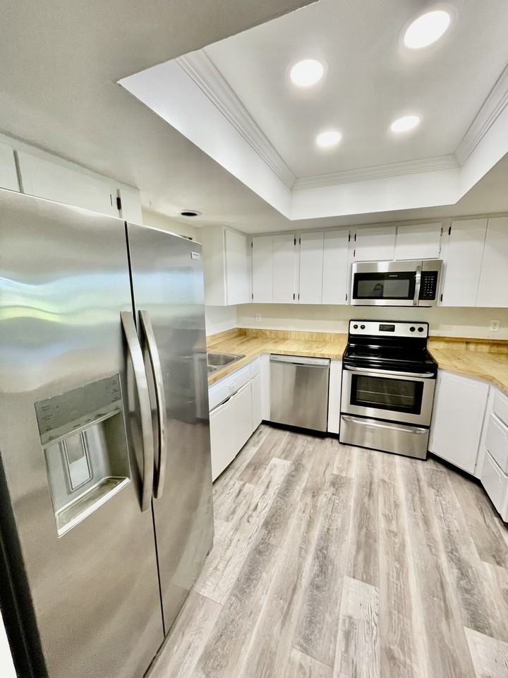12498 Riverside Dr #205 - Photo 4 of 22