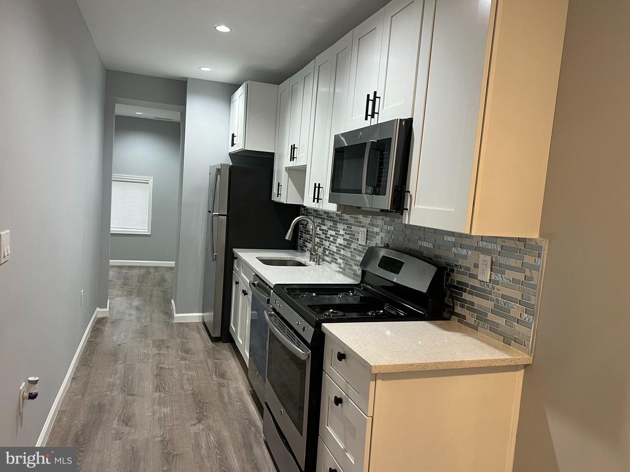 208 21st St Ne #1 - Photo 3 of 15