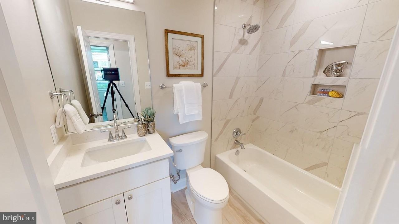 220 Hamilton St Nw #218 - Photo 7 of 11