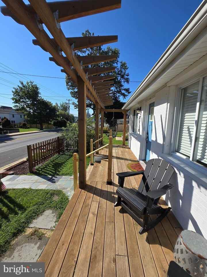 8728 Bayside Rd - Photo 3 of 23