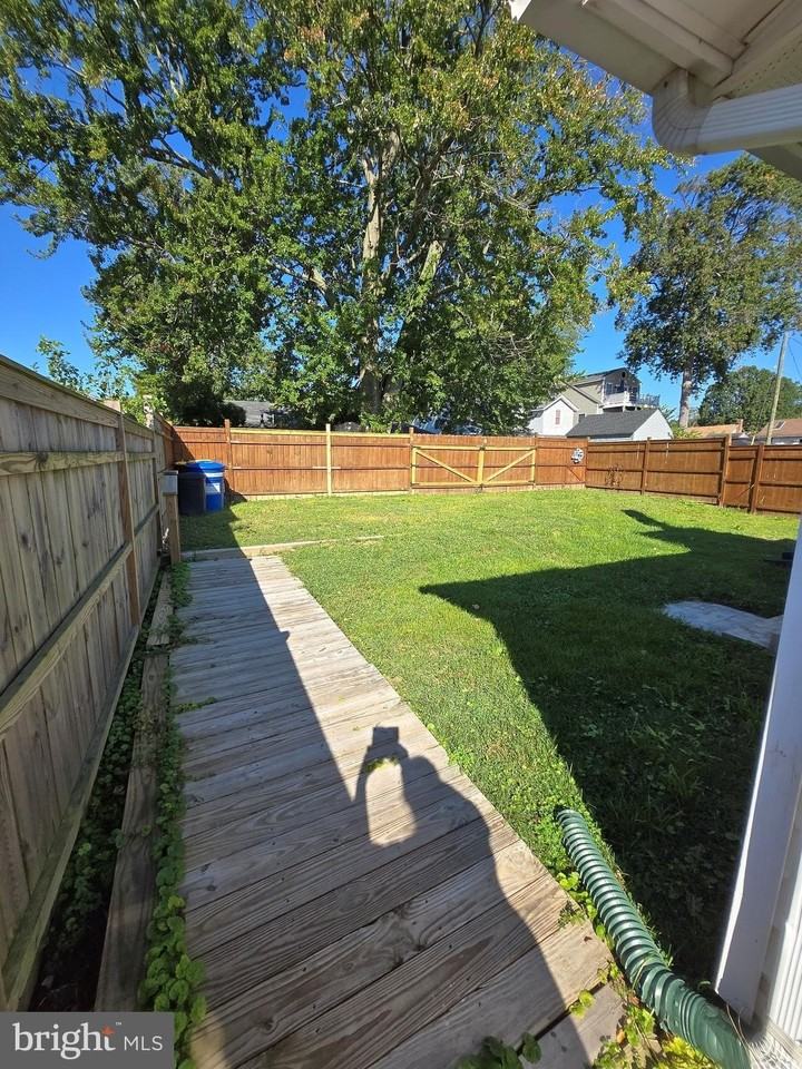 8728 Bayside Rd - Photo 4 of 23