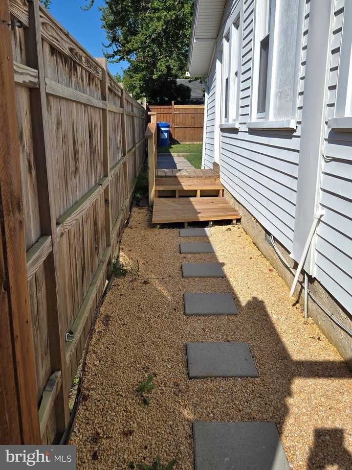 8728 Bayside Rd - Photo 5 of 23