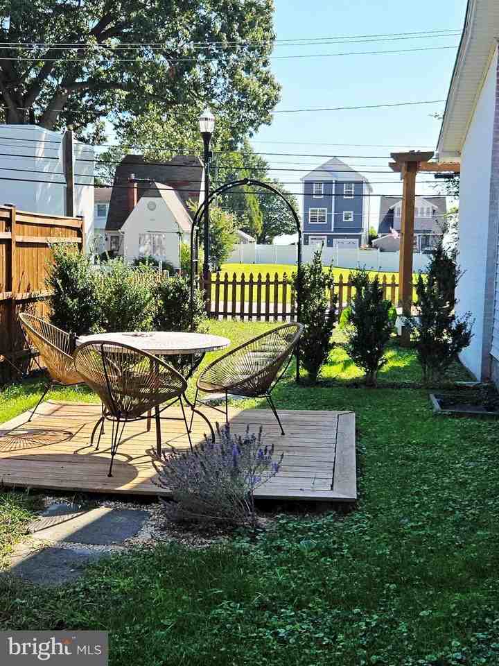 8728 Bayside Rd - Photo 6 of 23