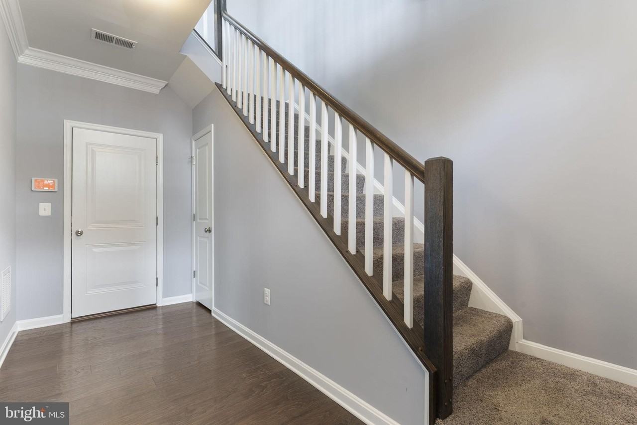 37 Mustang Dr - Photo 4 of 35