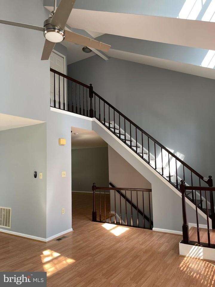 13928 Mustang Hill Ln - Photo 4 of 30