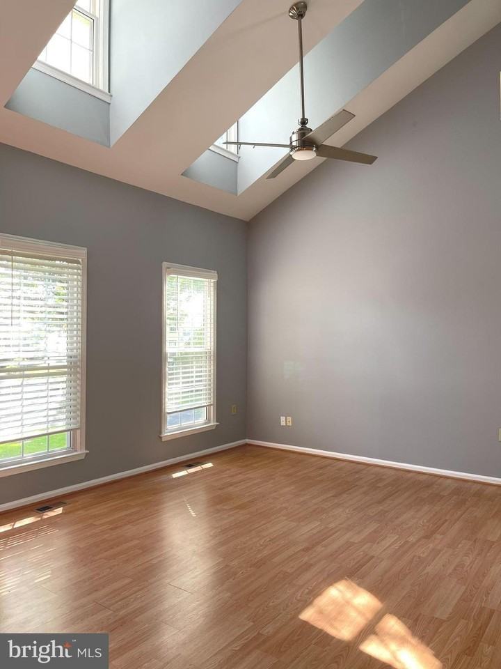 13928 Mustang Hill Ln - Photo 7 of 30