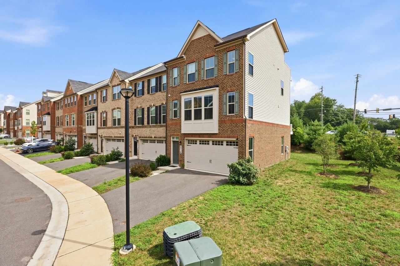 5714 Richmanor Ter - Photo 3 of 50