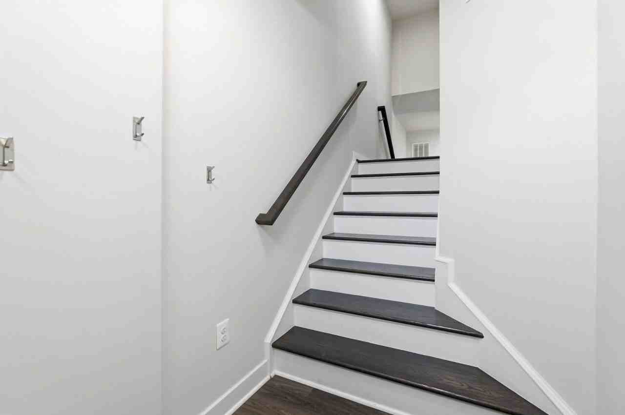 5714 Richmanor Ter - Photo 5 of 50