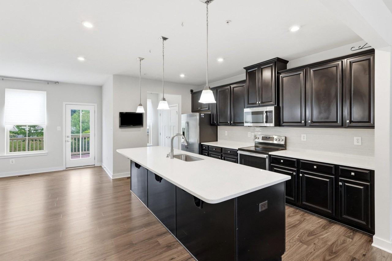 5714 Richmanor Ter - Photo 7 of 50