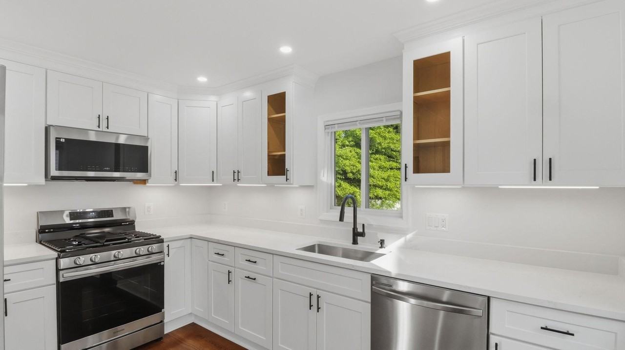 5633 Jamestown Rd - Photo 6 of 50