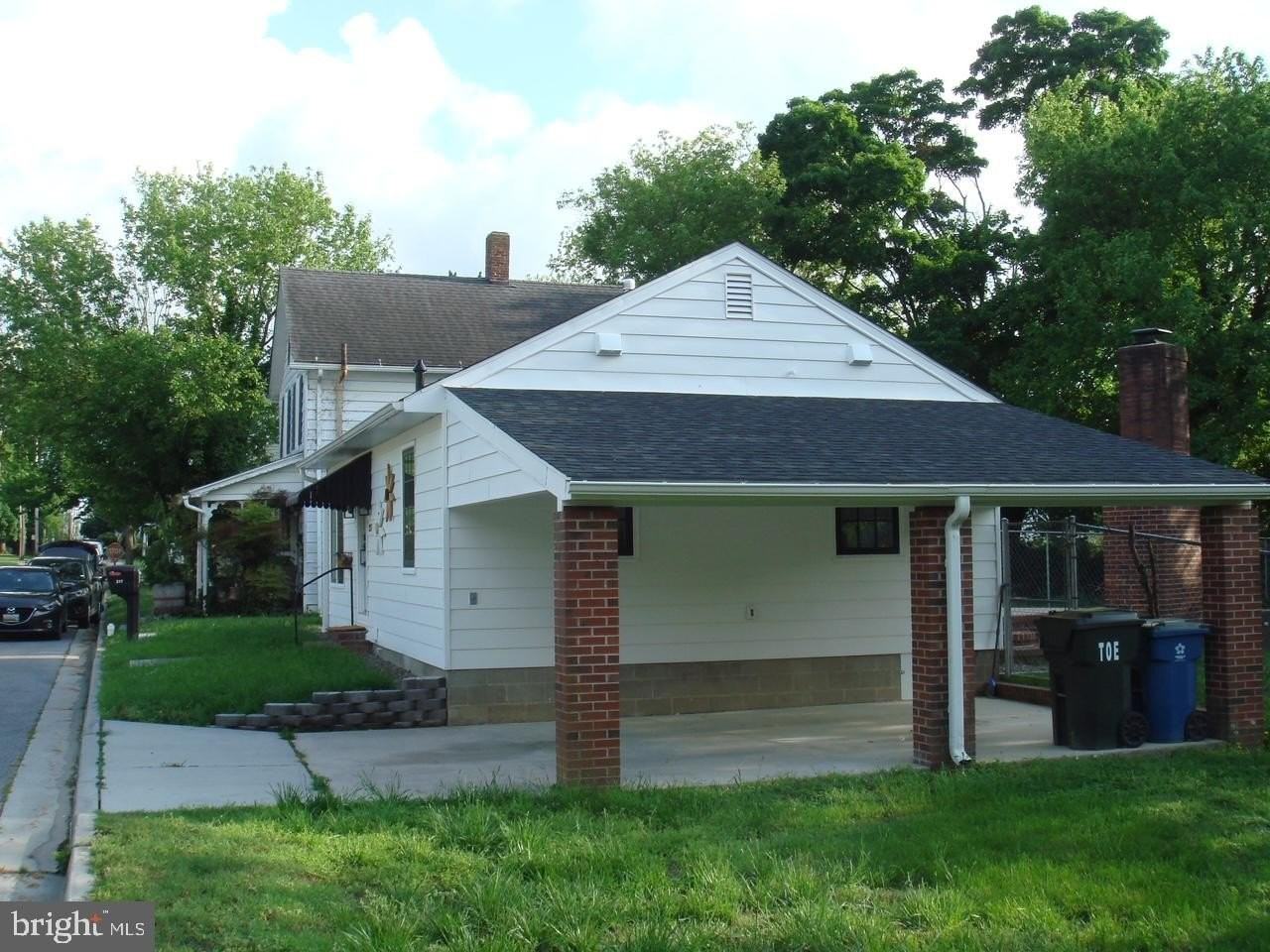 217 N Locust Ln - Photo 3 of 17