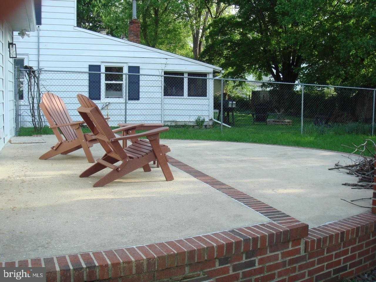 217 N Locust Ln - Photo 5 of 17