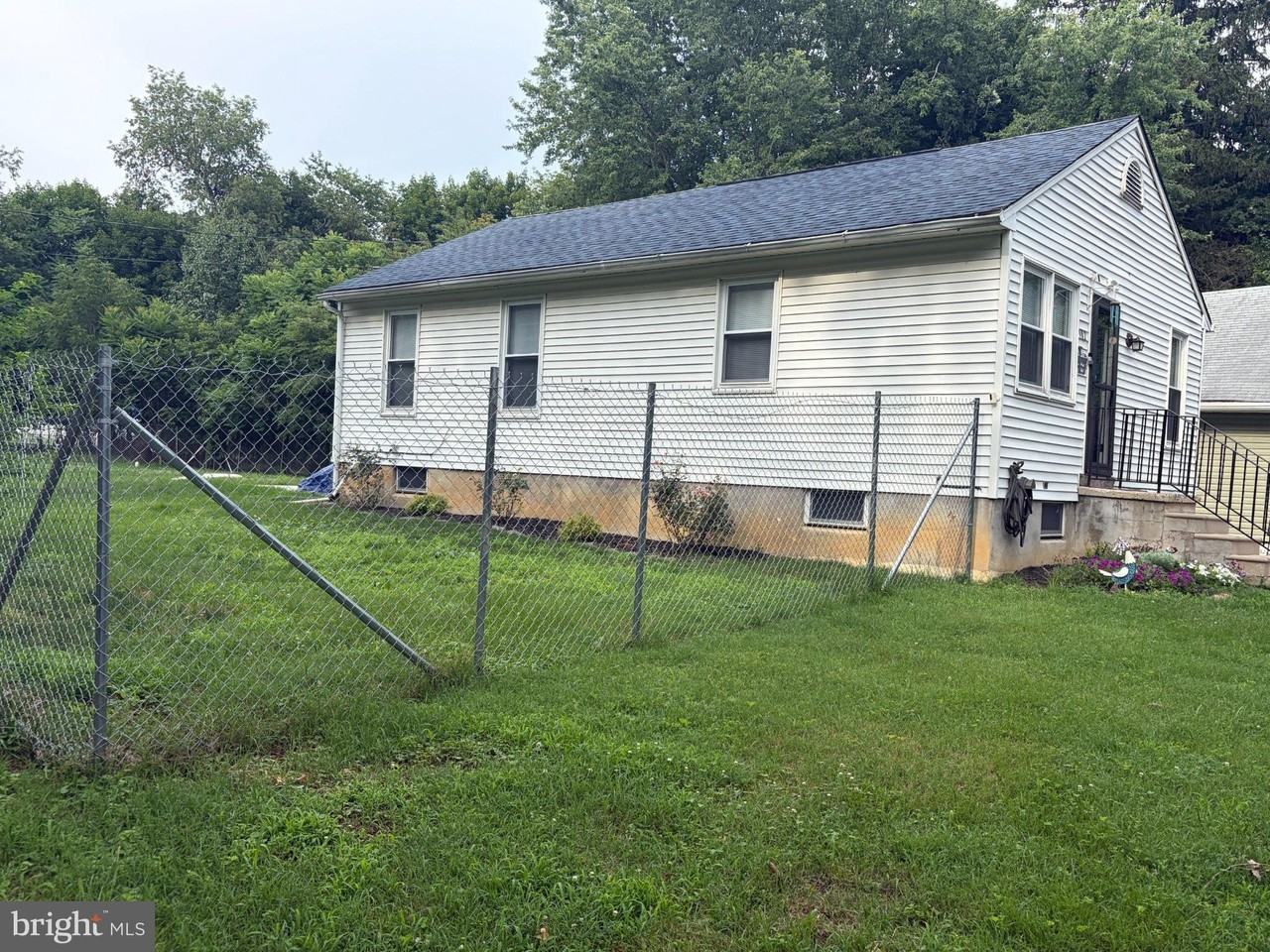 102 New Jersey Ave - Photo 2 of 18