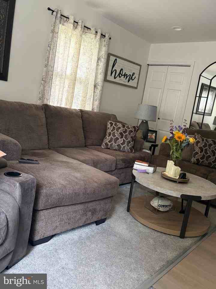 102 New Jersey Ave - Photo 3 of 18