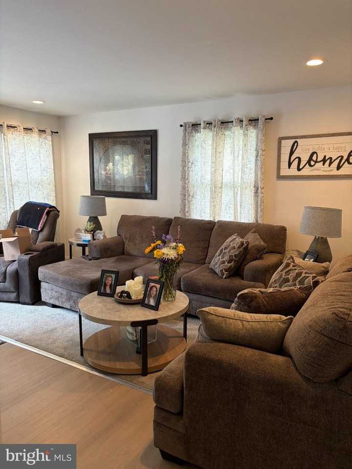 102 New Jersey Ave - Photo 4 of 18