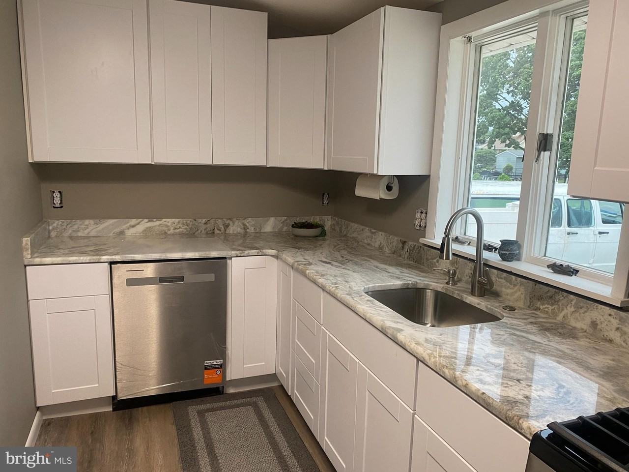 516 Summit Ave - Photo 4 of 13