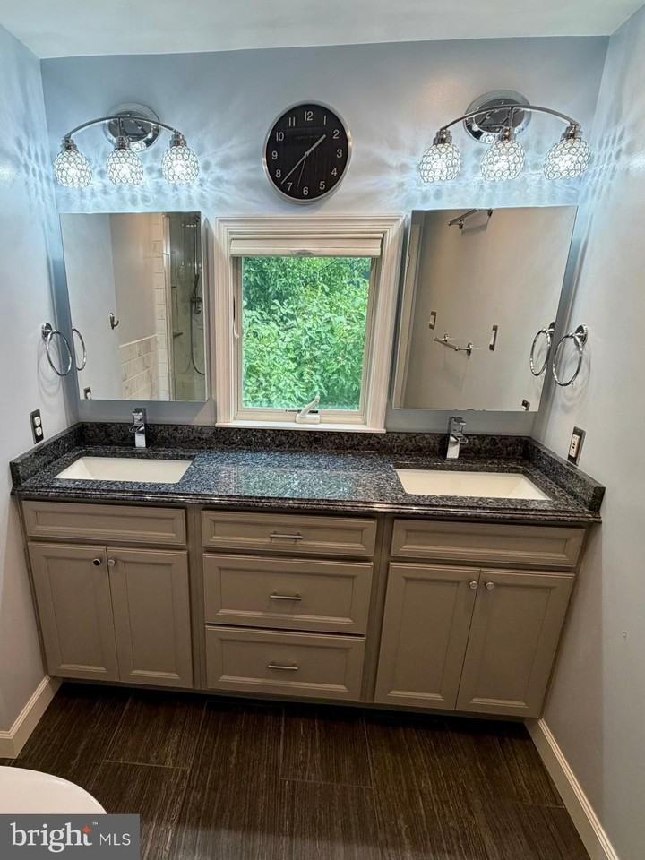 353 S Old Middletown Rd - Photo 3 of 5