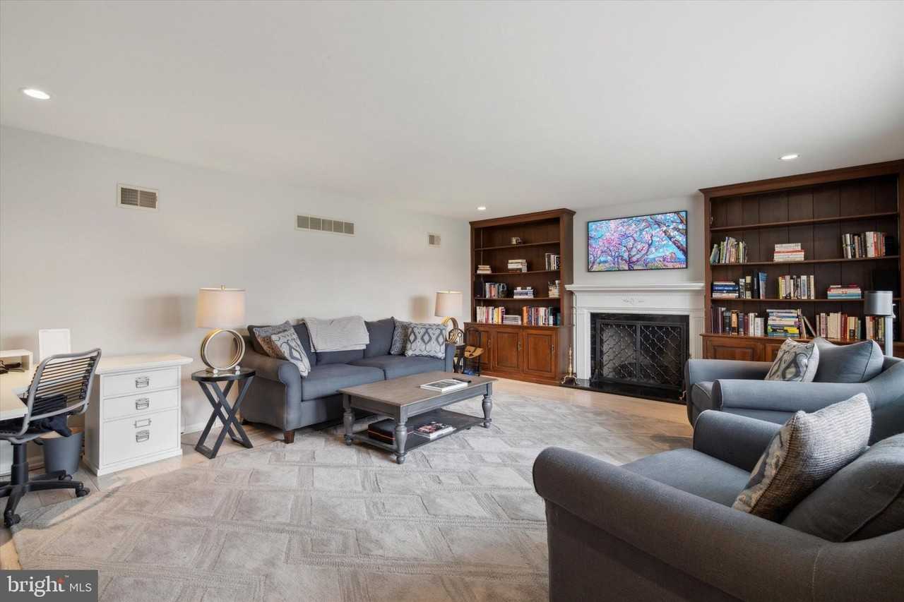 1530 Briar Hill Rd - Photo 4 of 28