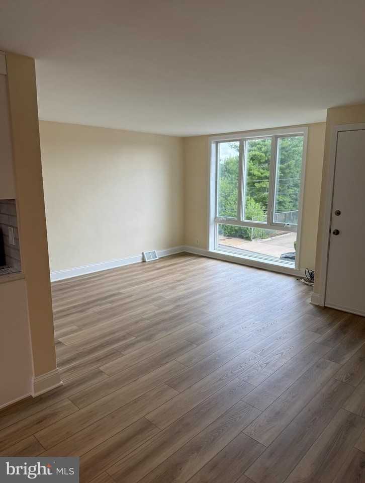1509 Curtin St #2 - Photo 3 of 14