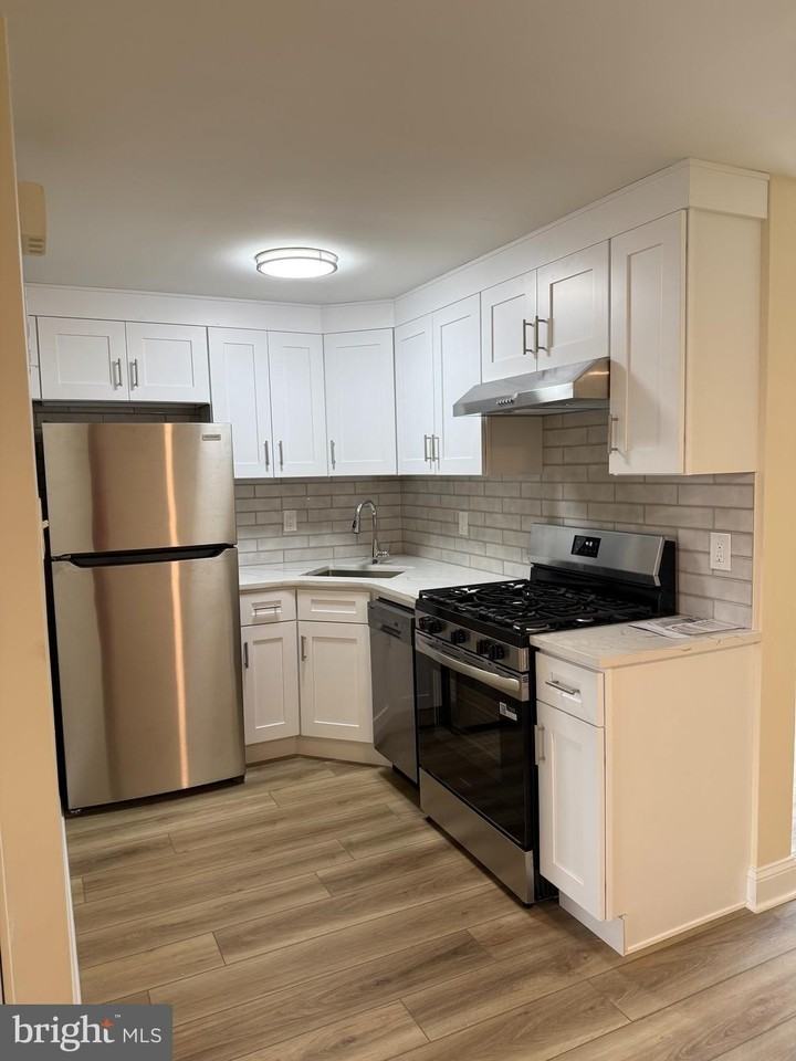 1509 Curtin St #2 - Photo 6 of 14
