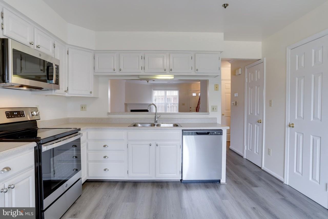 3050 S Glebe Rd - Photo 3 of 50