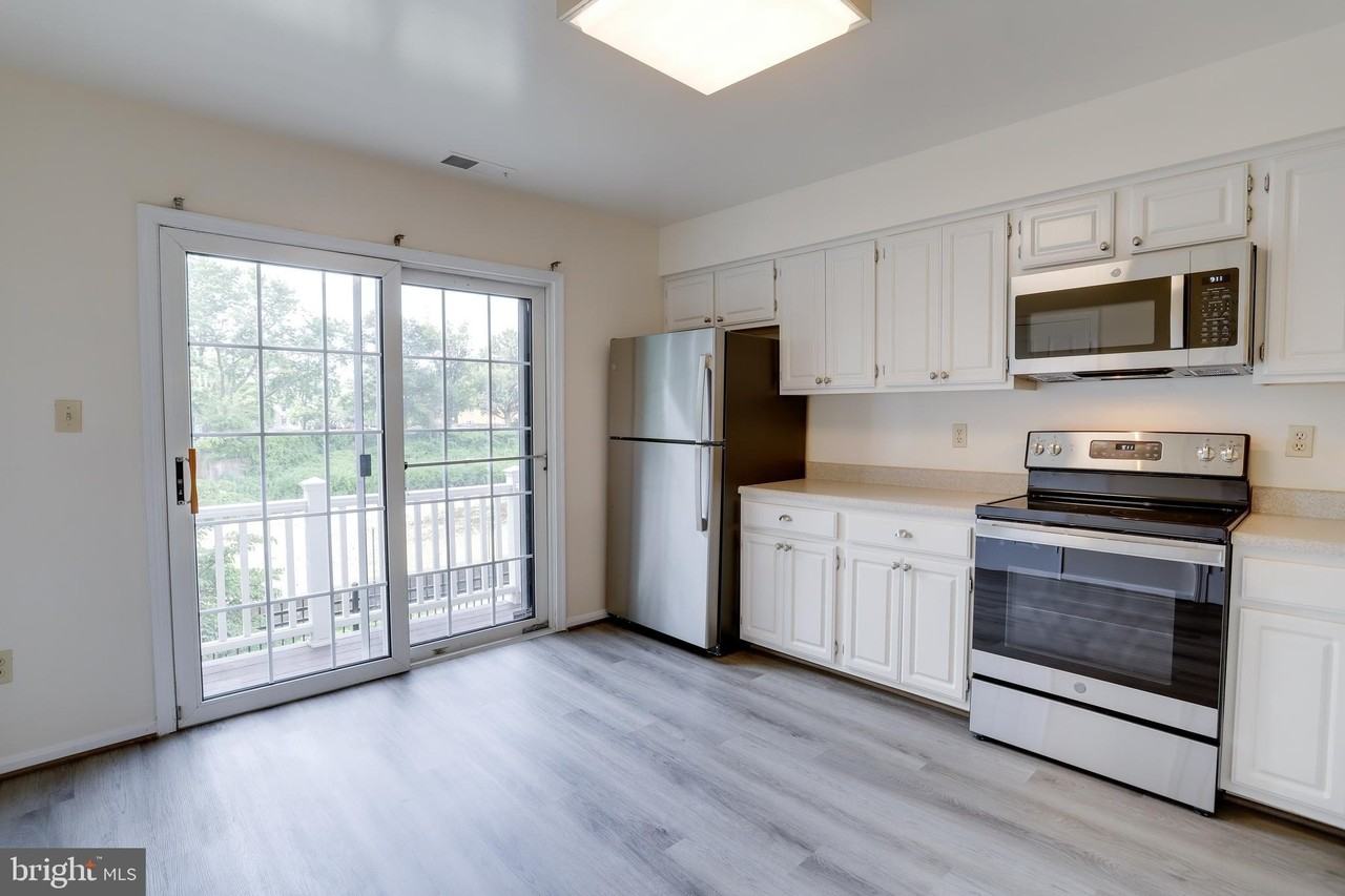 3050 S Glebe Rd - Photo 4 of 50