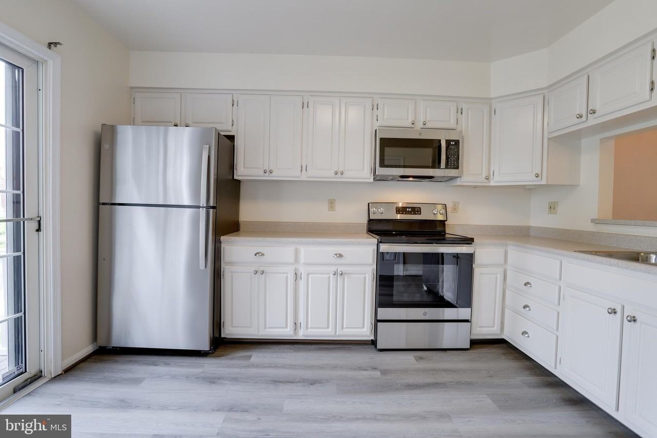 3050 S Glebe Rd - Photo 5 of 50